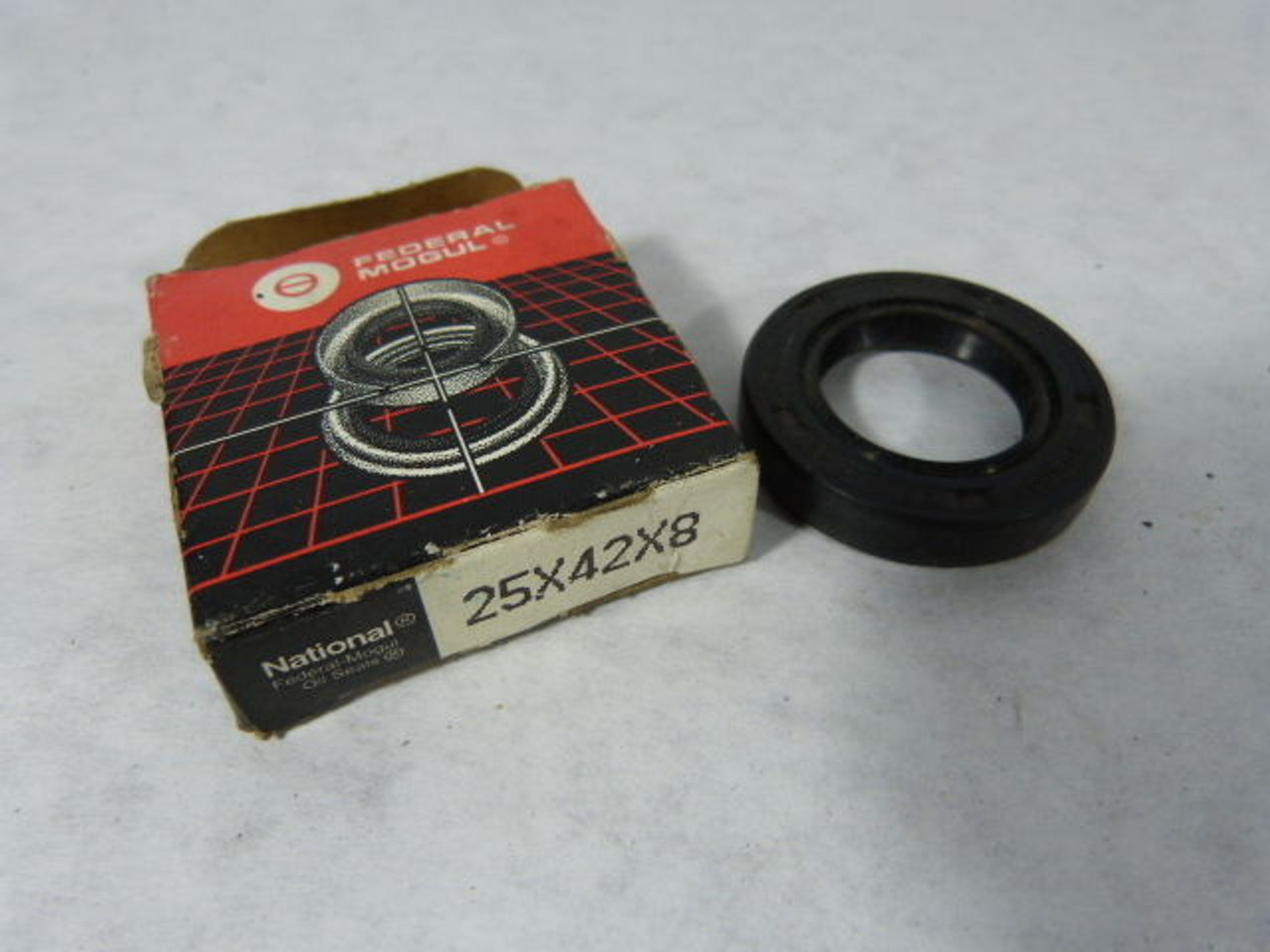 Federal Mogul 25x42x8 Oil Seal ! NEW !