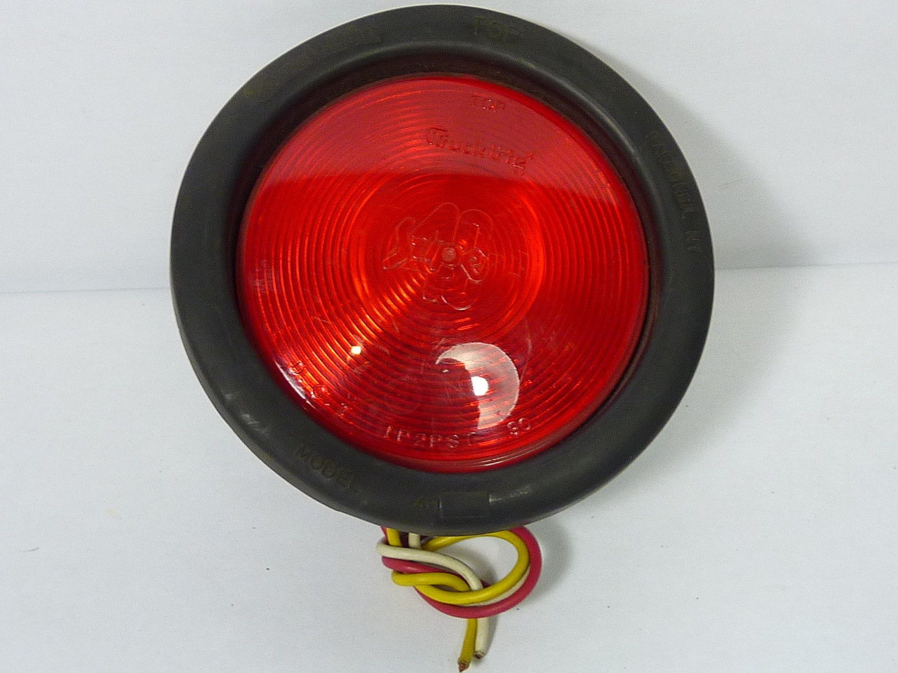 Truck-Lite Super 40 4" Red Light with Rubber 12VDC 40242R USED