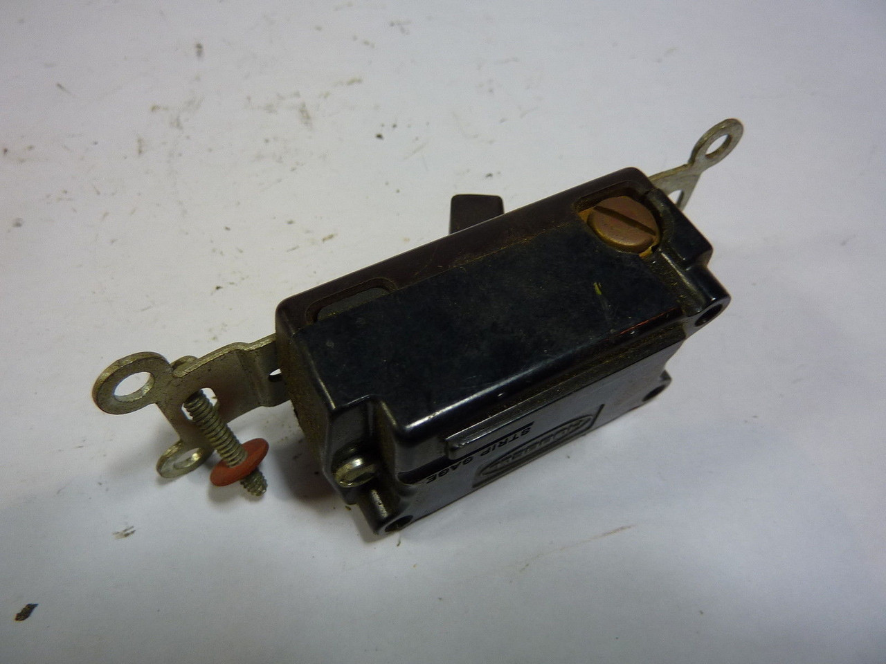 Hubbell HBL1221 Toggle Switch 20 Amp 120-277V Brown USED