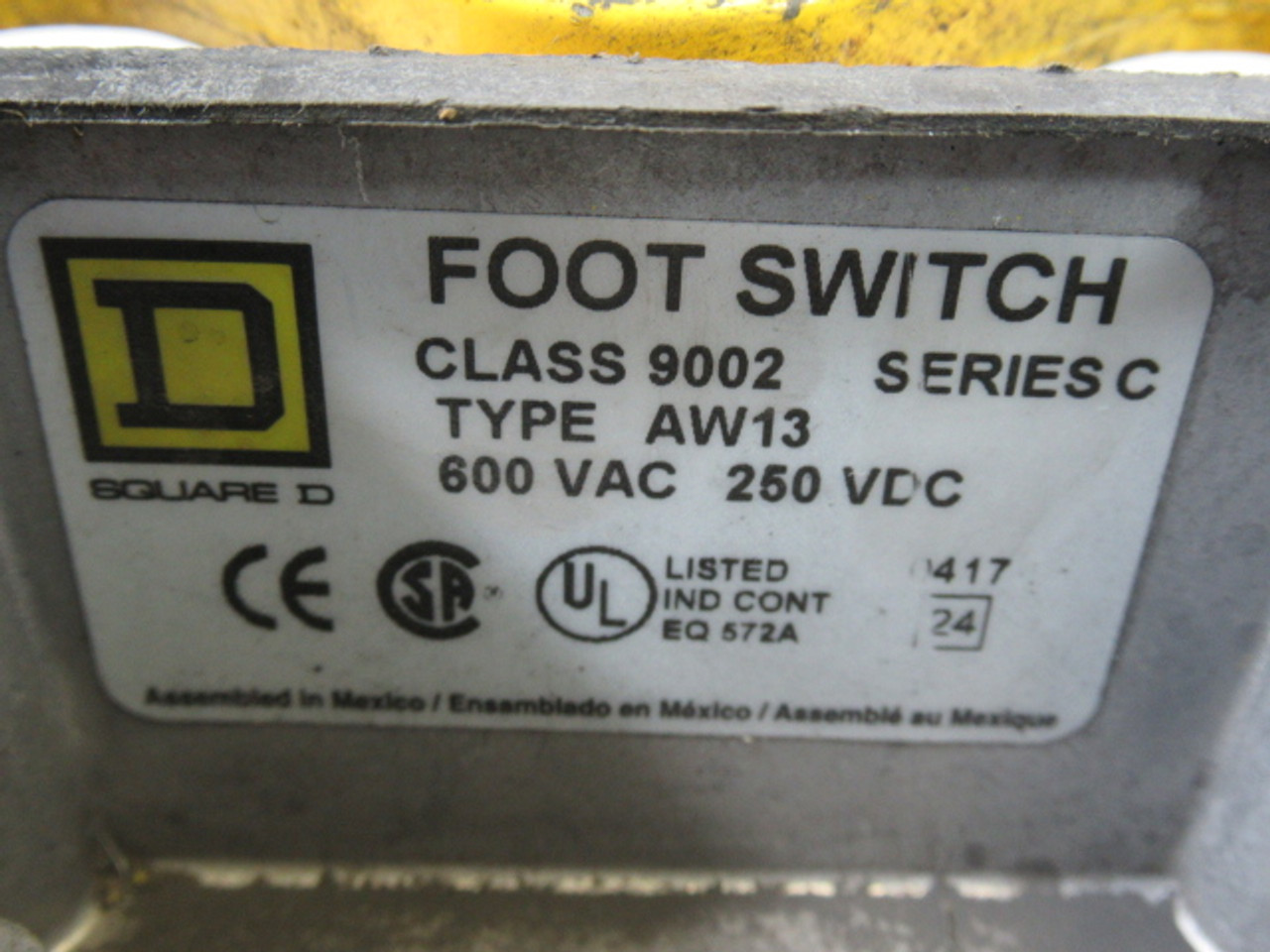 Square D 9002-AW13 Foot Switch W/O Pedal Shield SER C 600VAC 250VDC USED