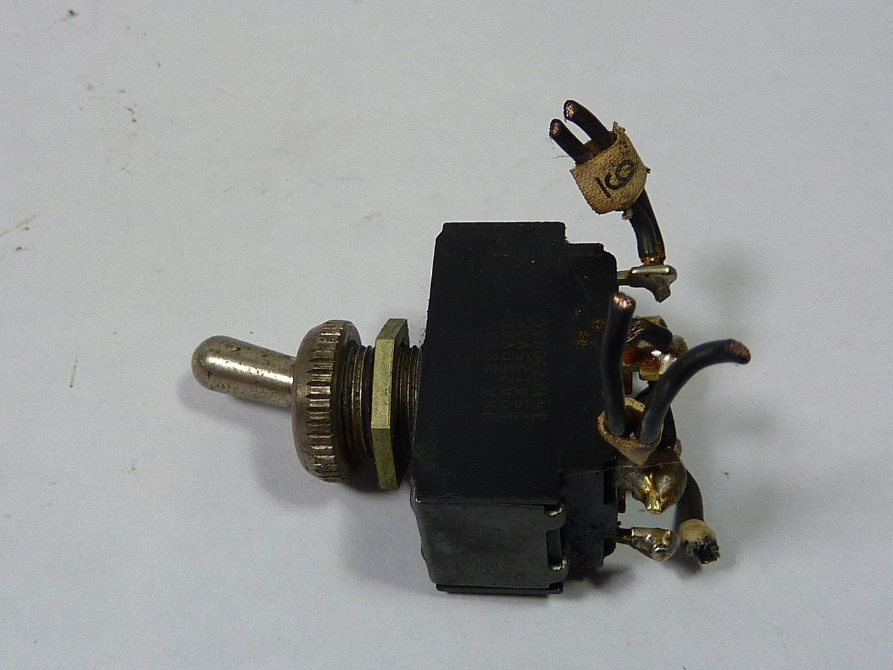 Cutler Hammer 8811 Toggle Switch 15A 250VAC USED