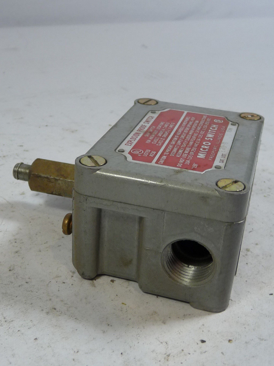 Microswitch EXD-Q62-3 Enclosed Basic Snap Switch for Hazardous Locations USED