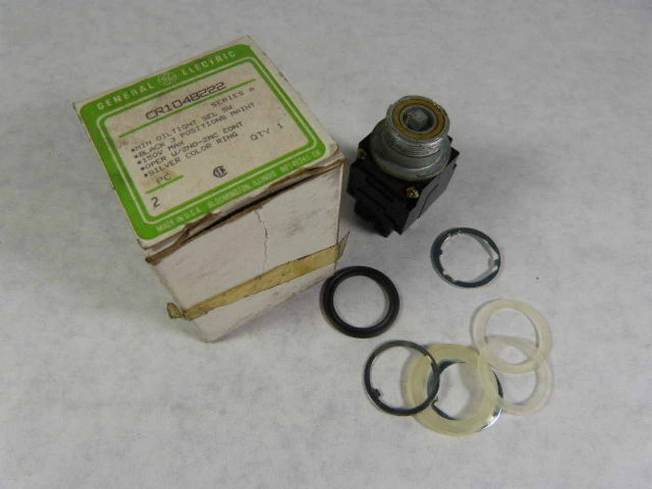 General Electric CR104B222 Selector Switch 3 Position - Black ! NEW !