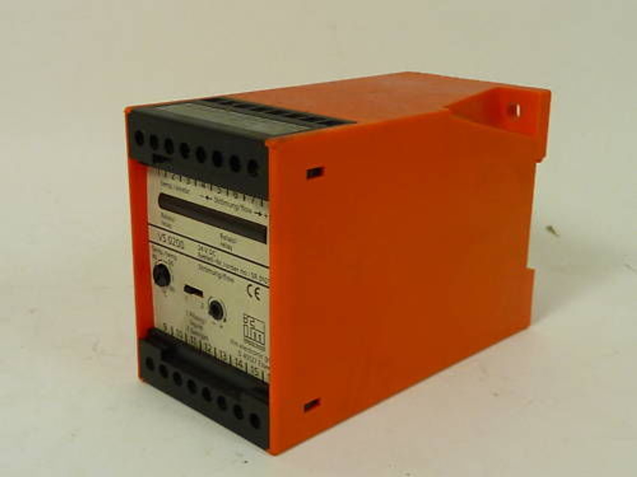 IFM Efector Flow Controller Switch VS 0200 USED