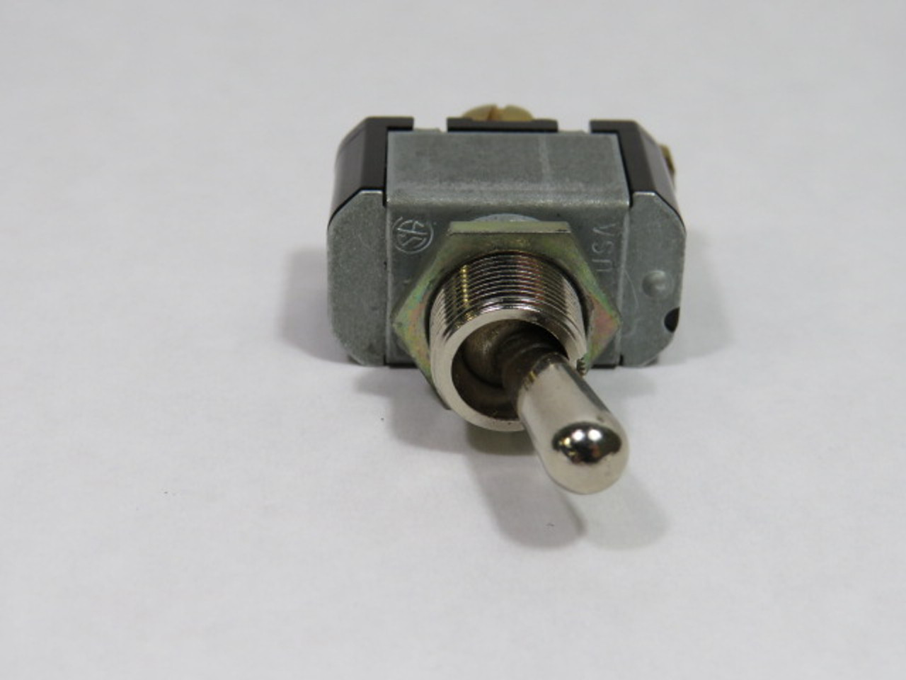 Cutler-Hammer 7580K4 ON/OFF Screw Terminal Toggle Switch 1PST 6A 125V USED