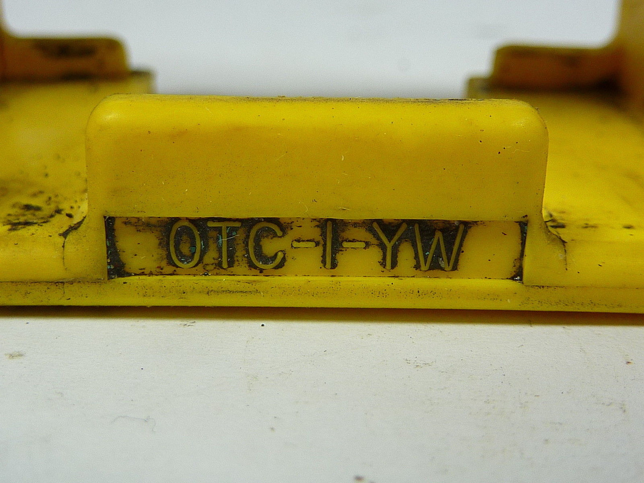 Banner OTC-1-YW Yellow Field cover for Opto-Touch Button USED