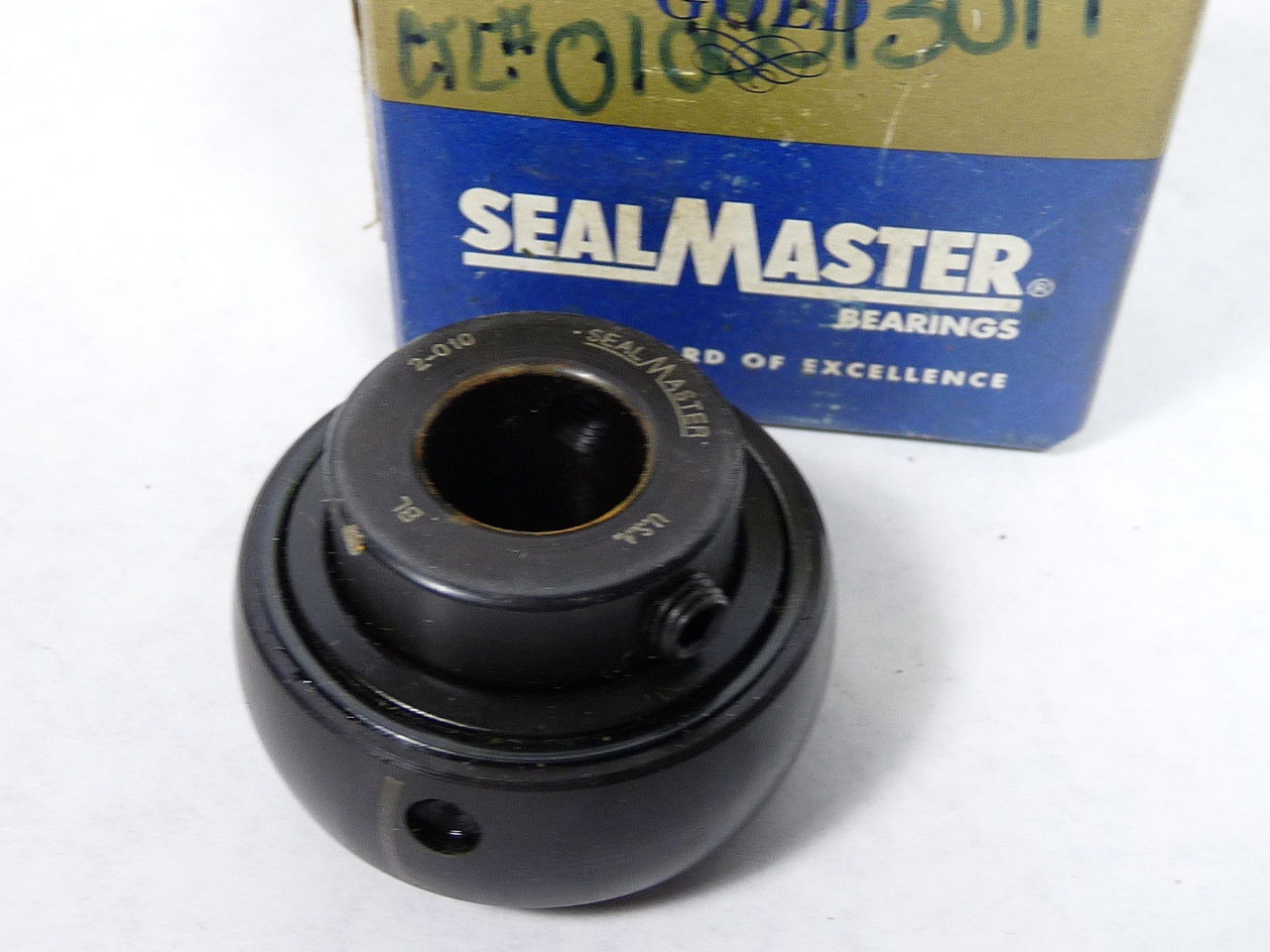 SealMaster 2-010 Bearing w/ Set Screw Locking Collar 5/8   Bore ! NEW !