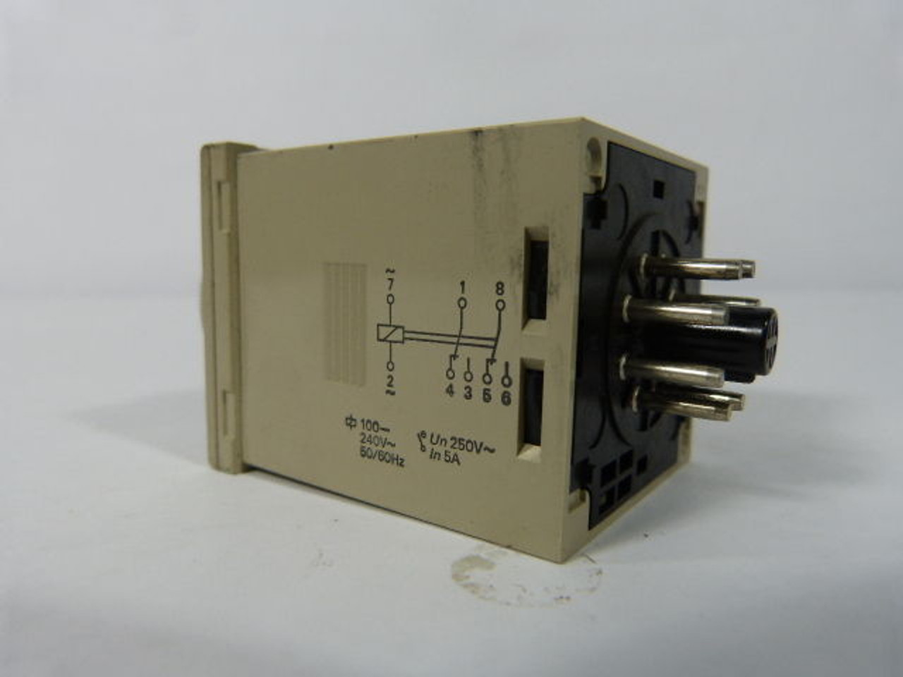 Omron H3CR-A8 Solid-State Timer 1.2s-300h 100-240VAC 50/60Hz USED