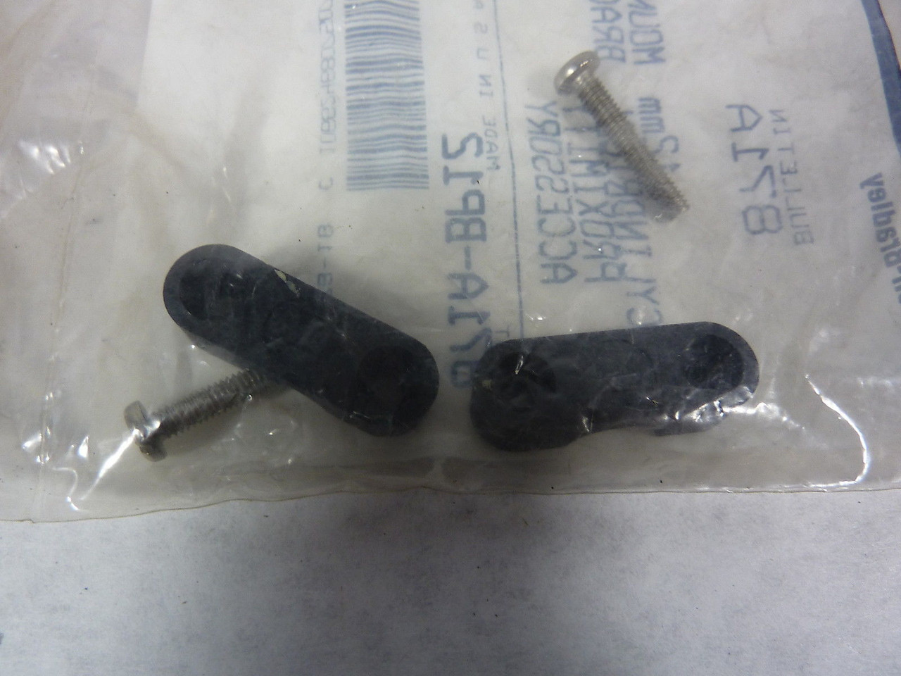 Allen-Bradley 871A-BP12 Clamp Bracket For Photoswitch ! NEW !