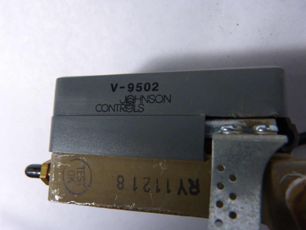 Johnson Controls V-9502 Pneumatic Valve Actuator Positioner *Broken Casing* ! AS IS !