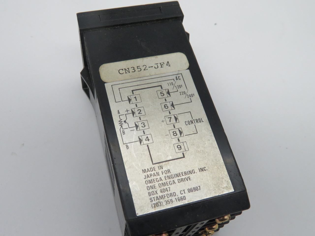 Omega CN352-JF4 Temperature Controller USED