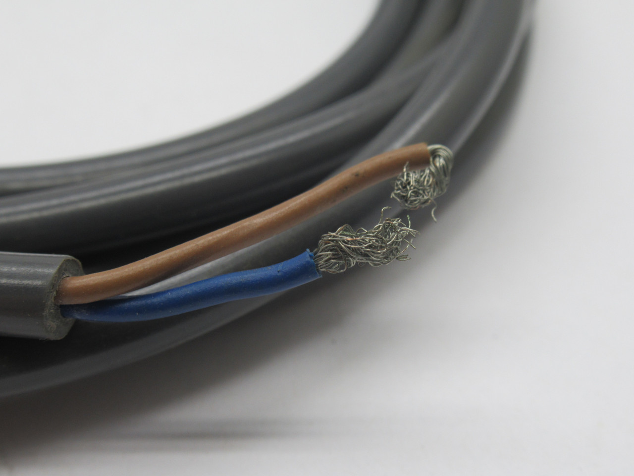 Omron E2E2-X5Y1-US Inductive Proximity Sensor 24-240VAC 2m Cable SHELF WEAR NOP