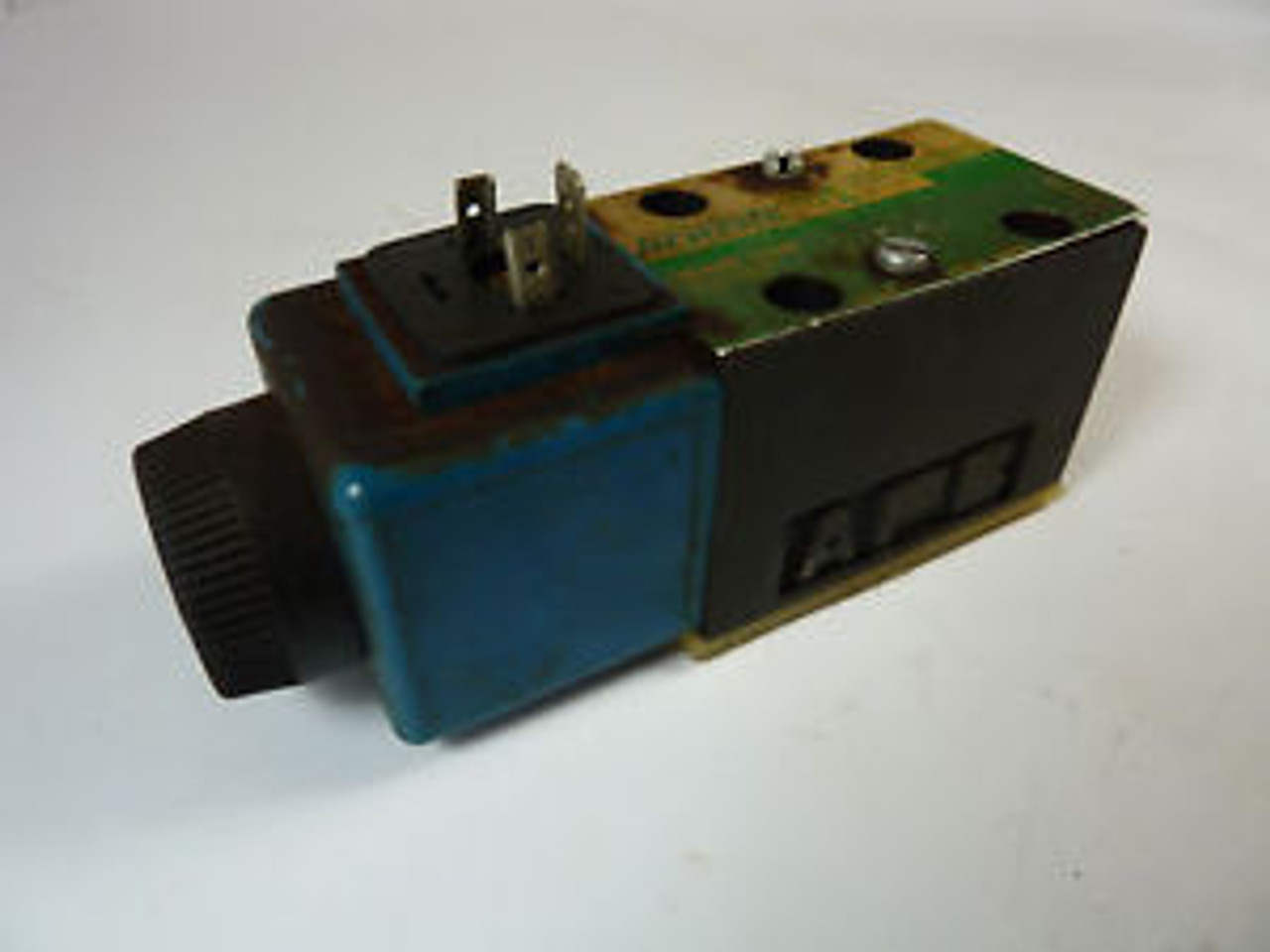 Vickers DG4V-3S-6B-M-U-B5-60 Directional Valve USED