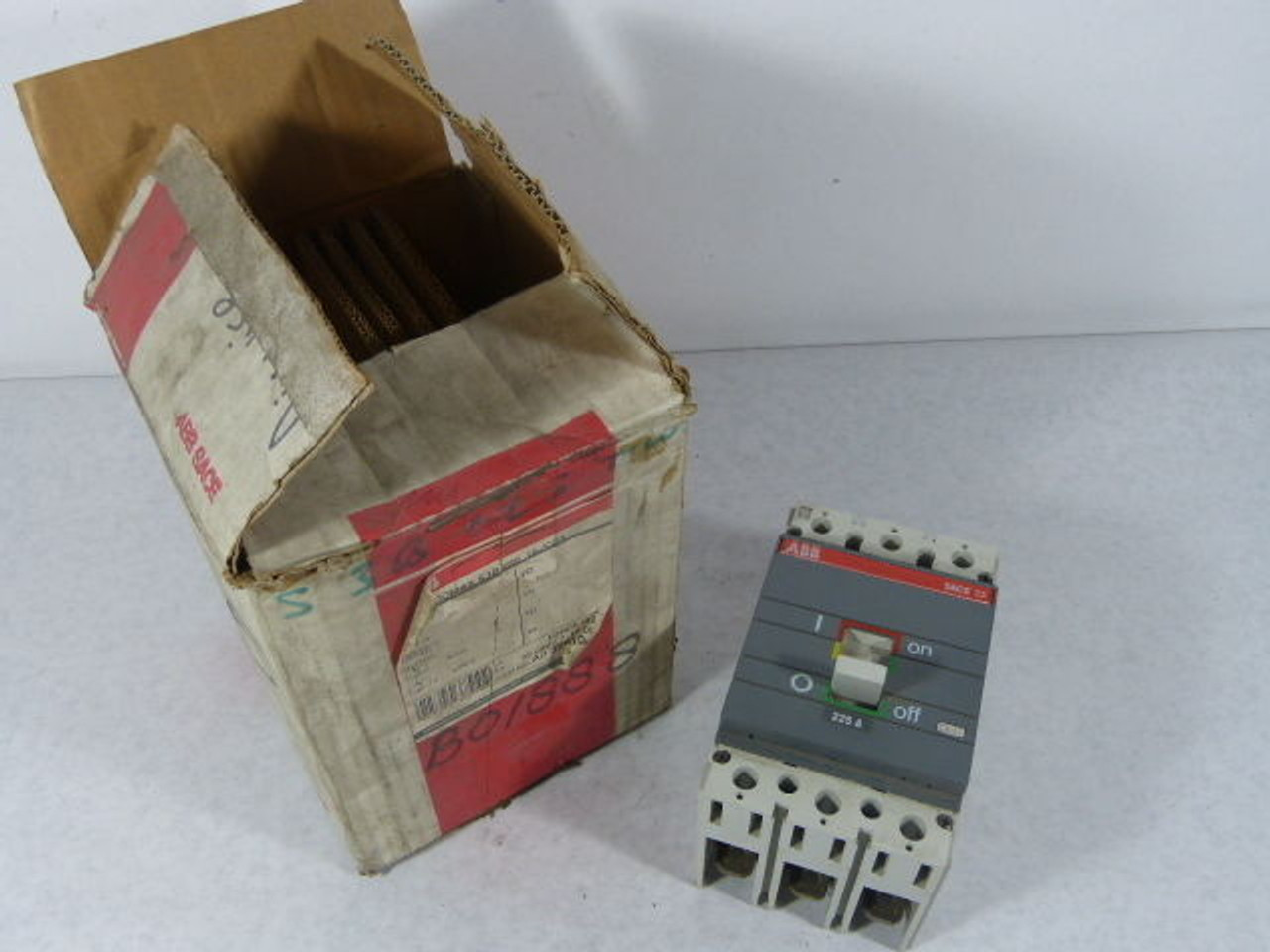 Allen-Bradley S3B-225-DW Circuit Breaker 225Amp 3 Pole ! NEW !