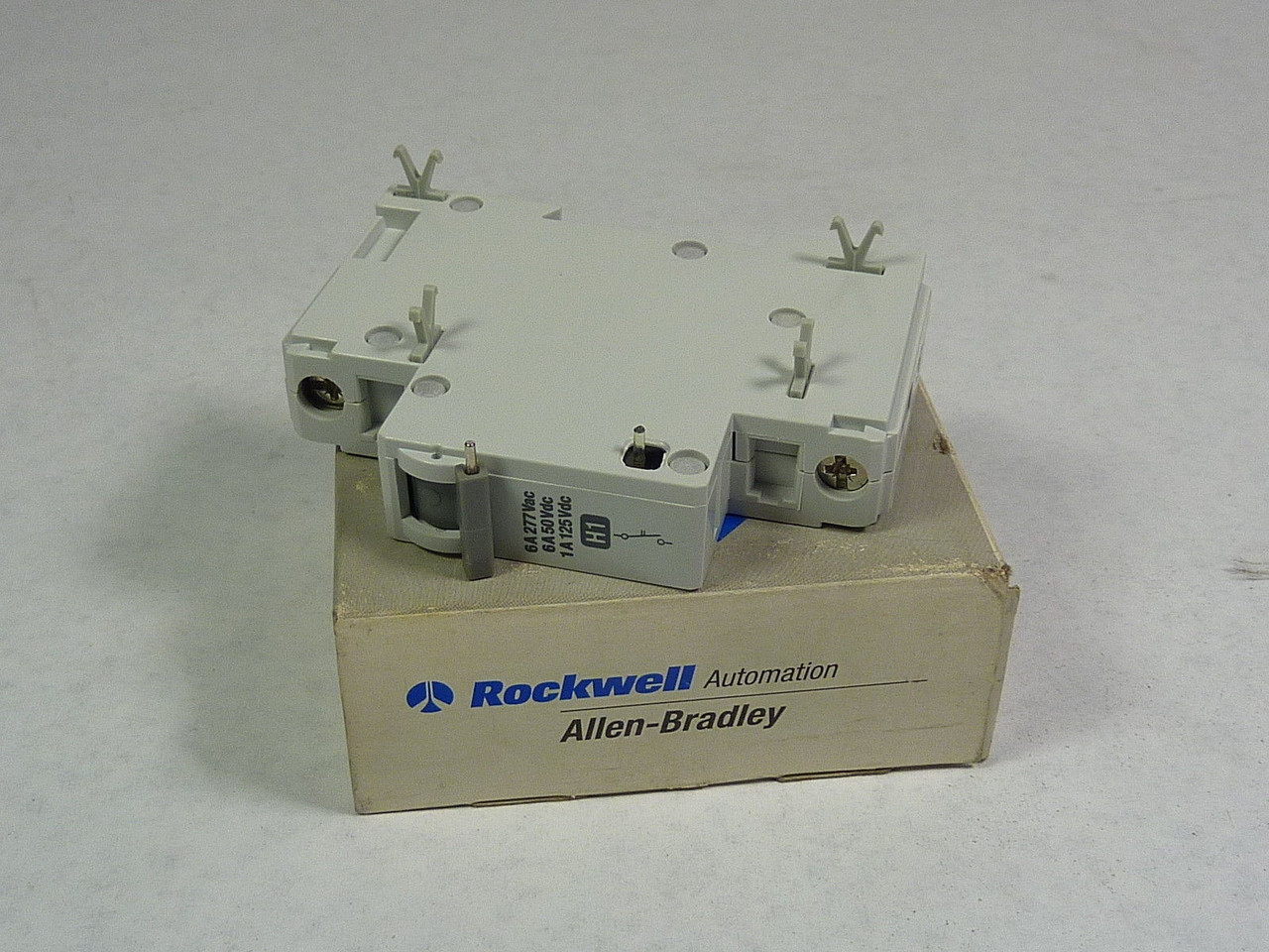Allen-Bradley 1492-ACBH1 Circuit Breaker Accessory Module 277VAC 6A ! NEW !