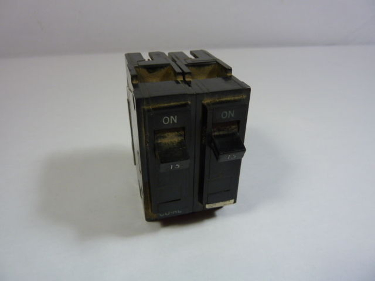 GE THQL2115 15A 2P Circuit Breaker USED