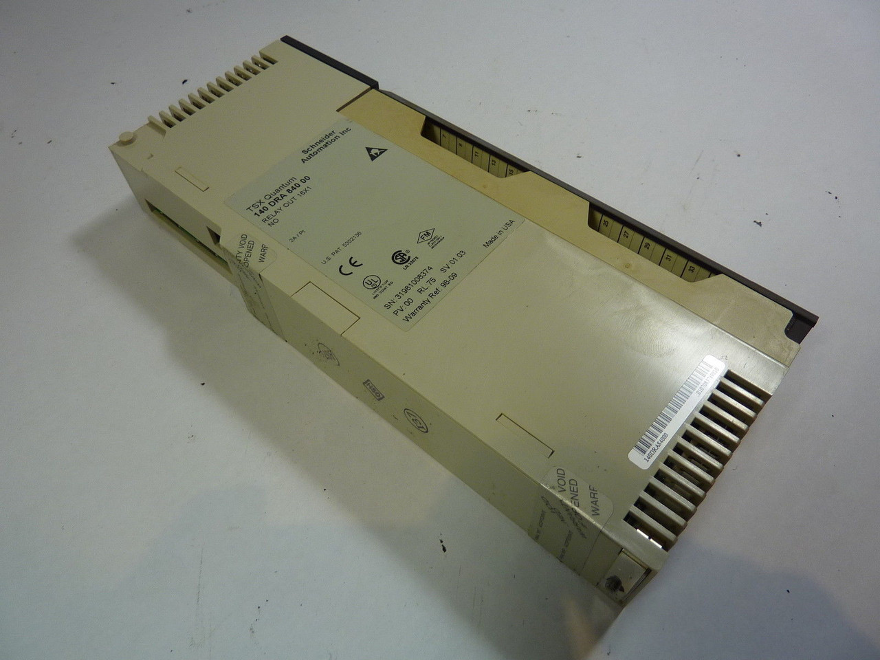 Schneider 140-DRA-840-00 Output Module 16PT USED