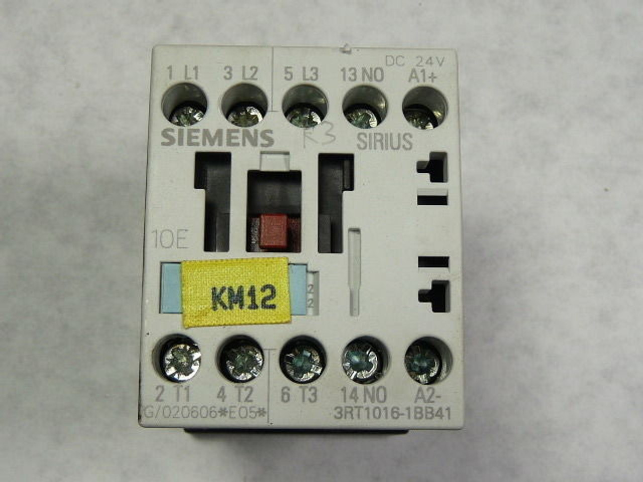 Siemens 3RT1016-1BB41 Non-Reversing Contactor s00 9A 3P 24VDC USED