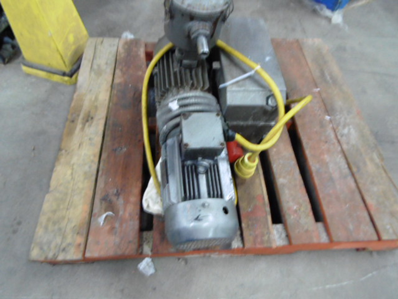 Vacuum Pump C/W Leeson 3kW 1740RPM 575V DF100L TEFC 3Ph 4.2A 60Hz USED