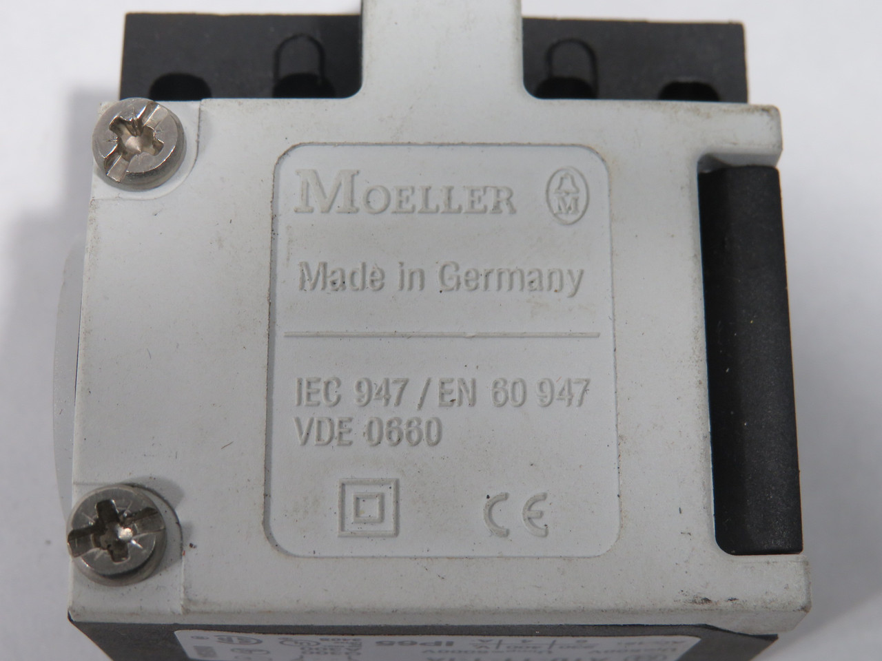 Moeller AT0-11-1-IA Limit Switch 230/400V 6/4A 1NO/1NC USED