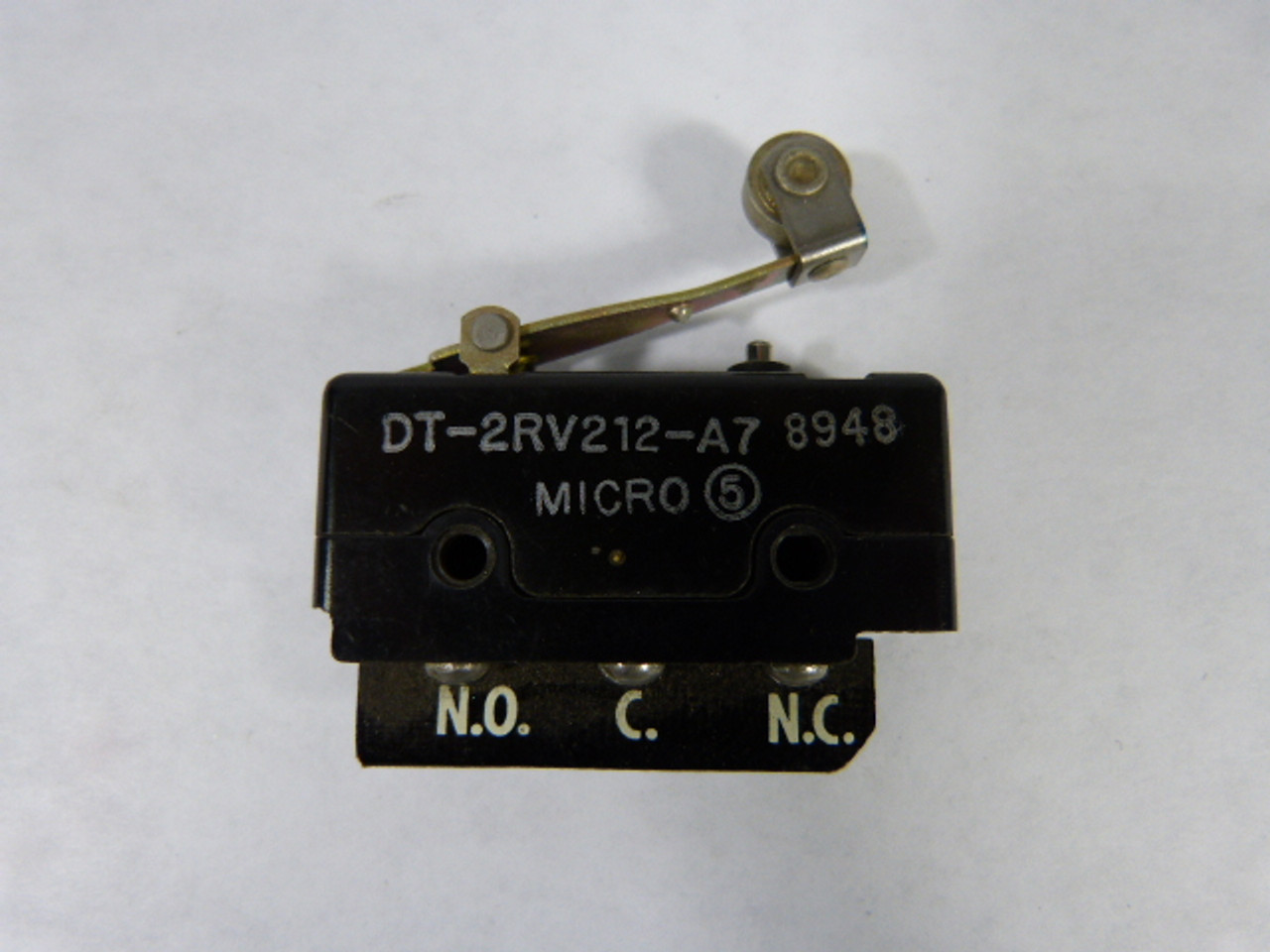 Microswitch DT-2RV212-A7 Limit Switch with Roller Lever USED