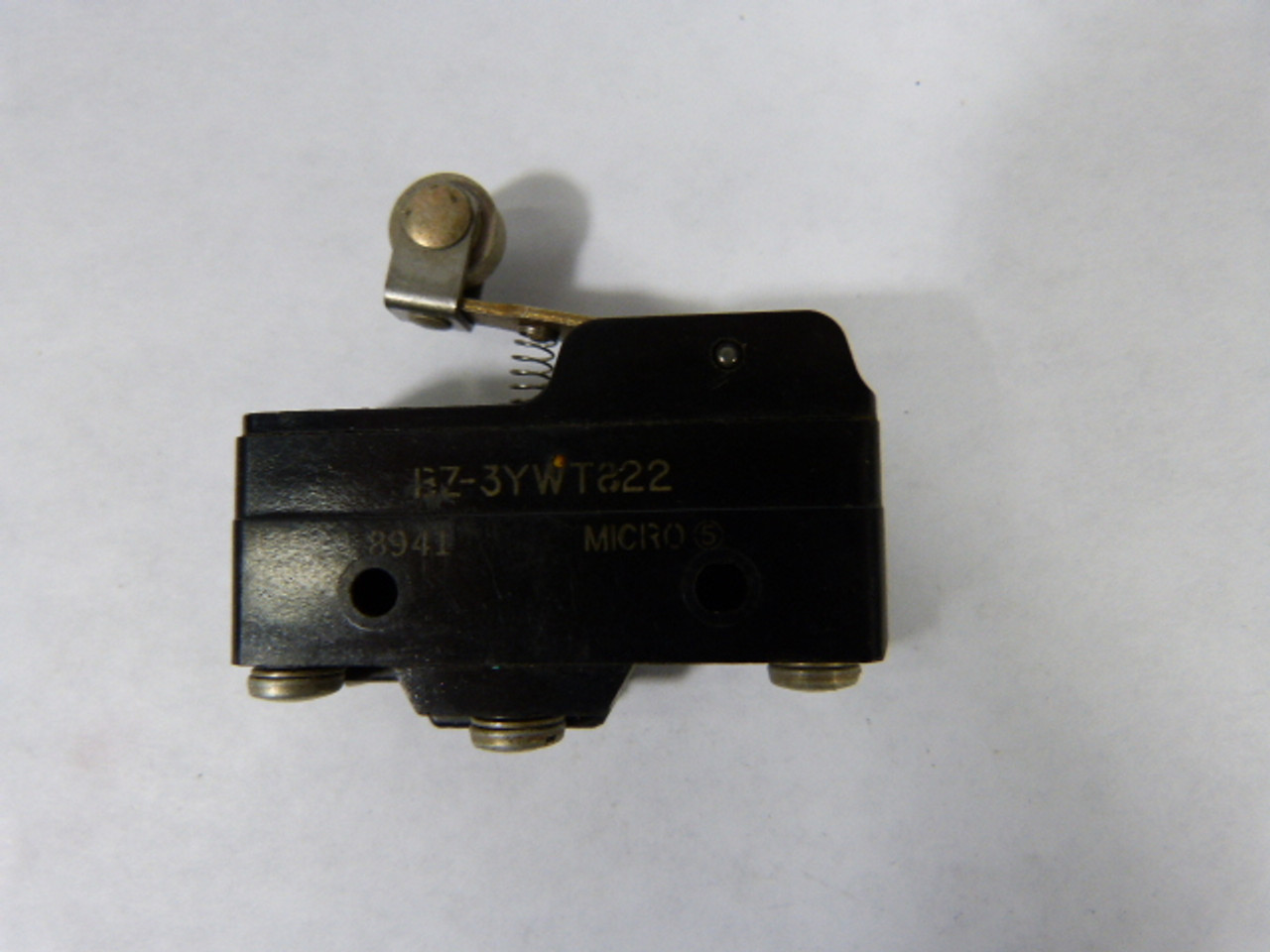 Microswitch BZ-3YWT822 Limit Switch with Roller Lever 5amp USED