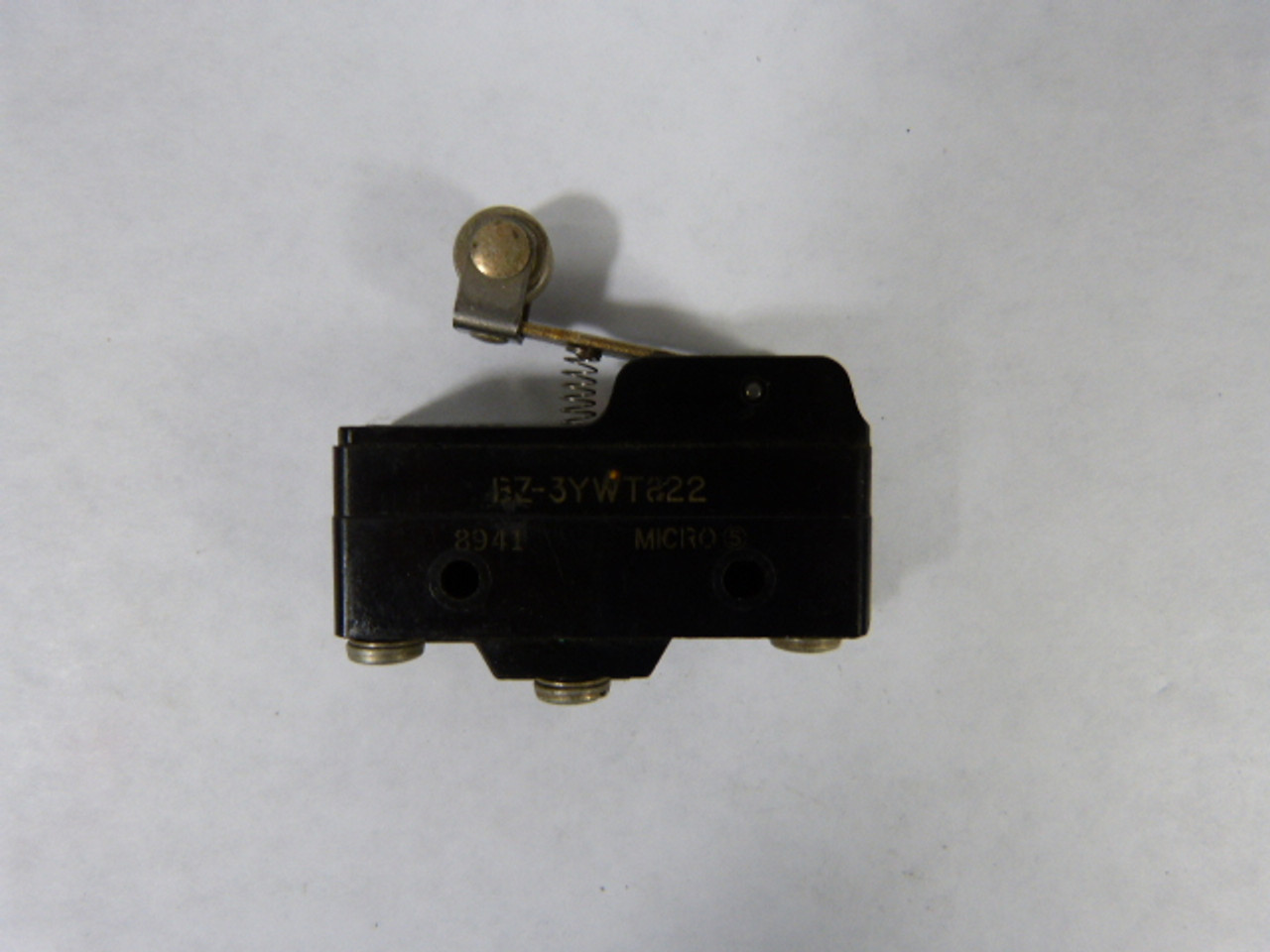 Microswitch BZ-3YWT822 Limit Switch with Roller Lever 5amp USED