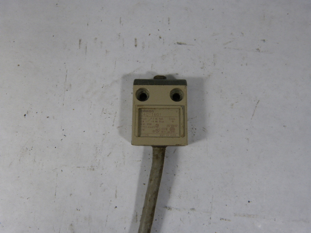Omron D4C-1601 Limit Switch Pin Plunger 250V 2A COSMETIC DAMAGE/16" CABLE USED