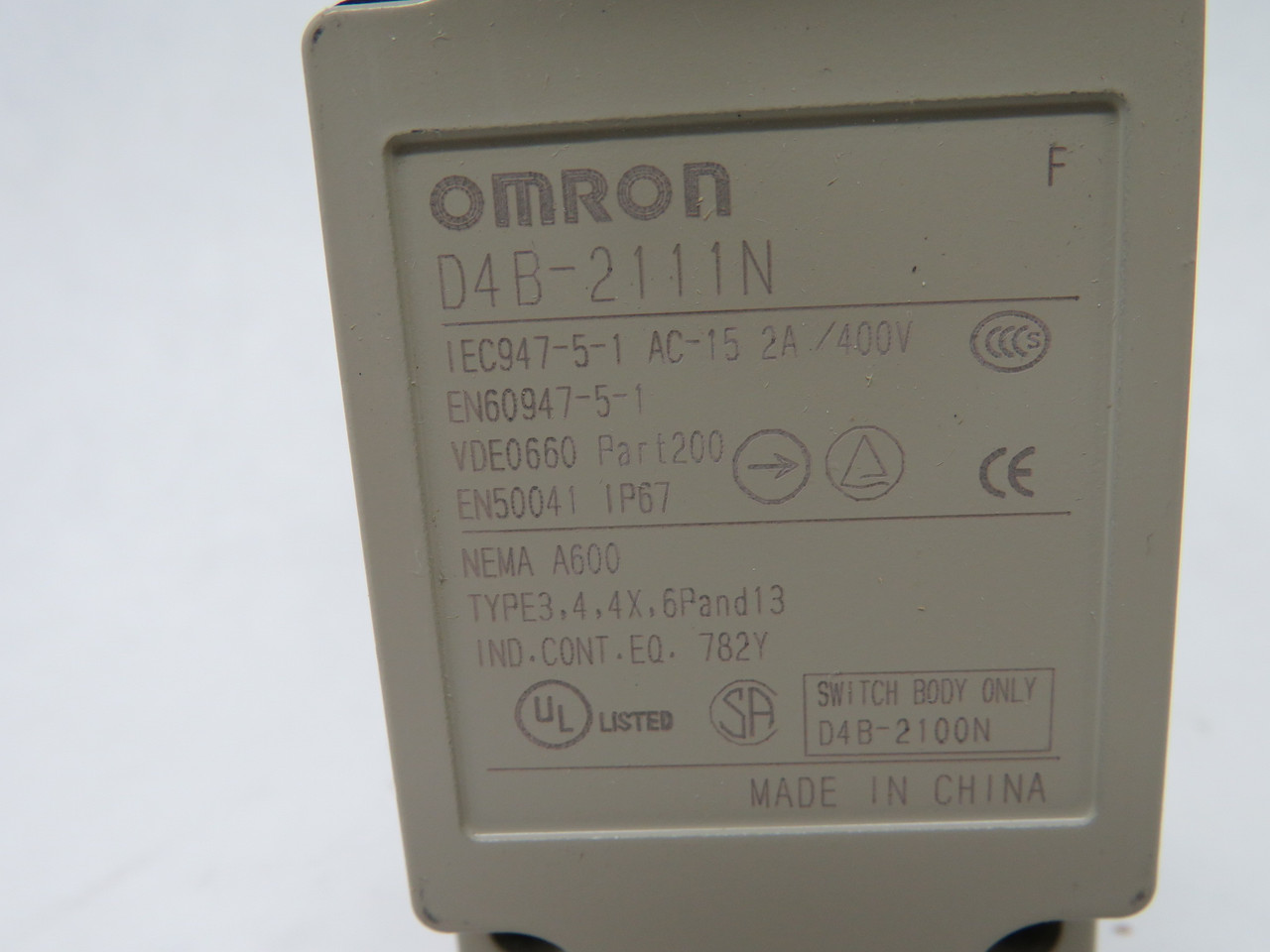 Omron D4B-2111N Roller Lever Limit Switch 1NO 1NC G1/2 BOX DAMAGE NEW