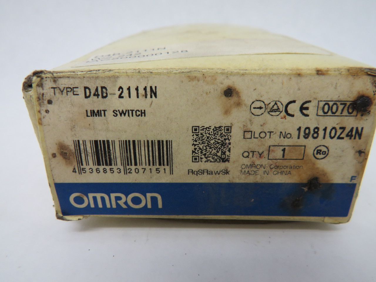 Omron D4B-2111N Roller Lever Limit Switch 1NO 1NC G1/2 BOX DAMAGE NEW