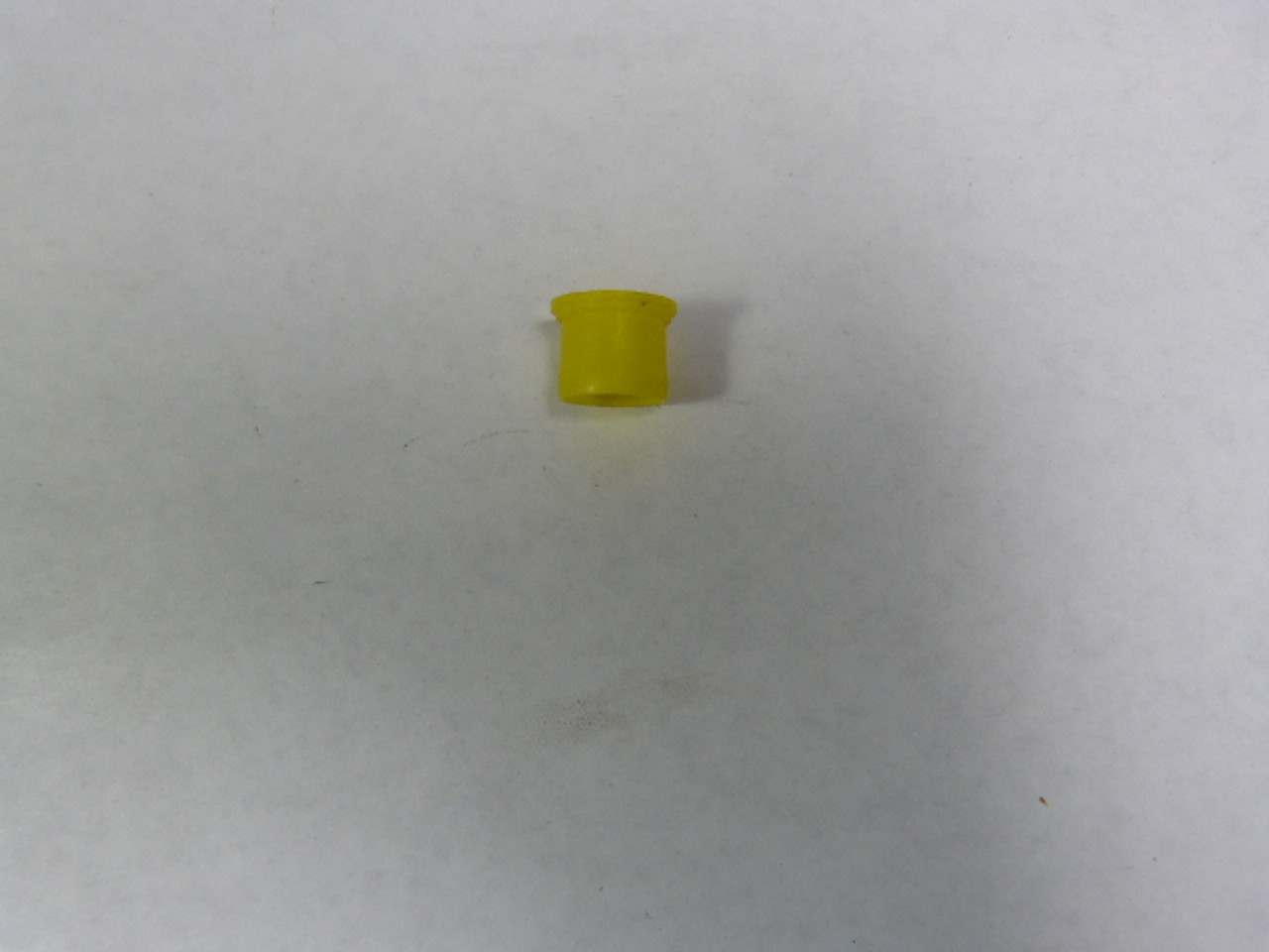 Caplugs MS90376-12Y Cap For Threaded Connector USED