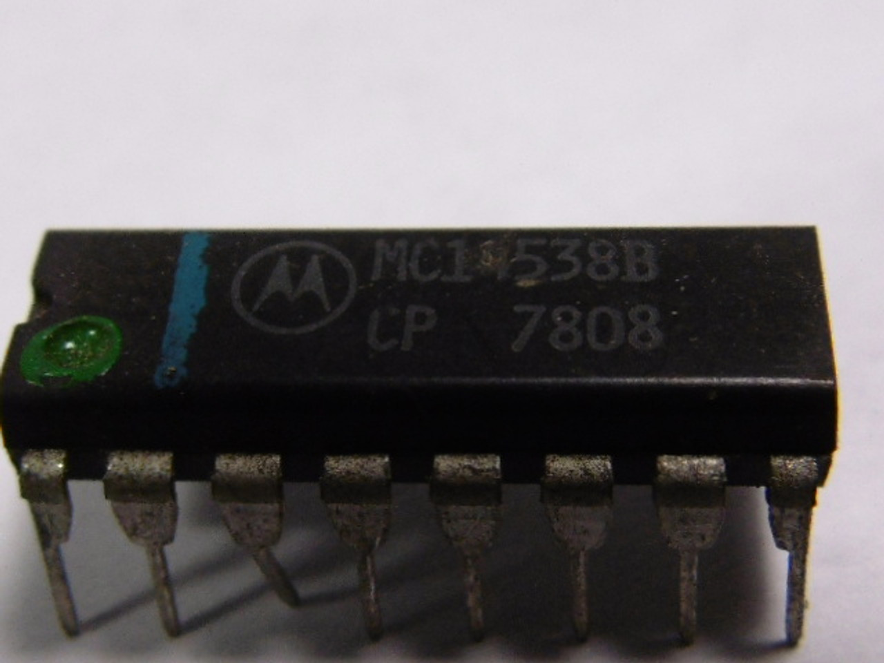 Motorola MC14538B Dual Monostable Multivibrator 16-Pin USED