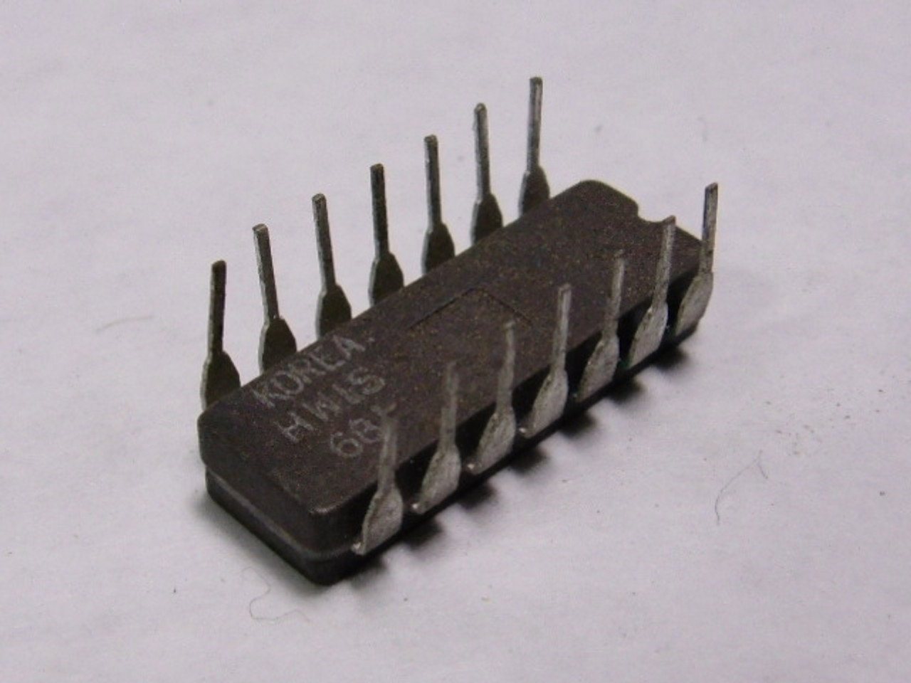 Motorola MC681LDS Integrated Circuit 14-Pin USED