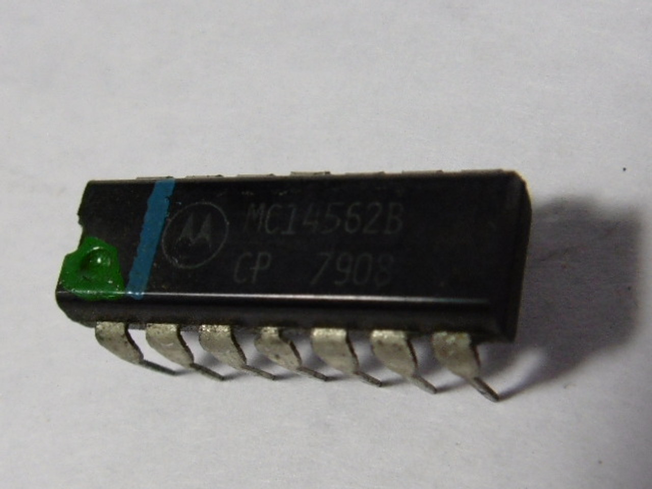 Motorola MC14562B 128-Bit Static Shift Register 14-Pin USED