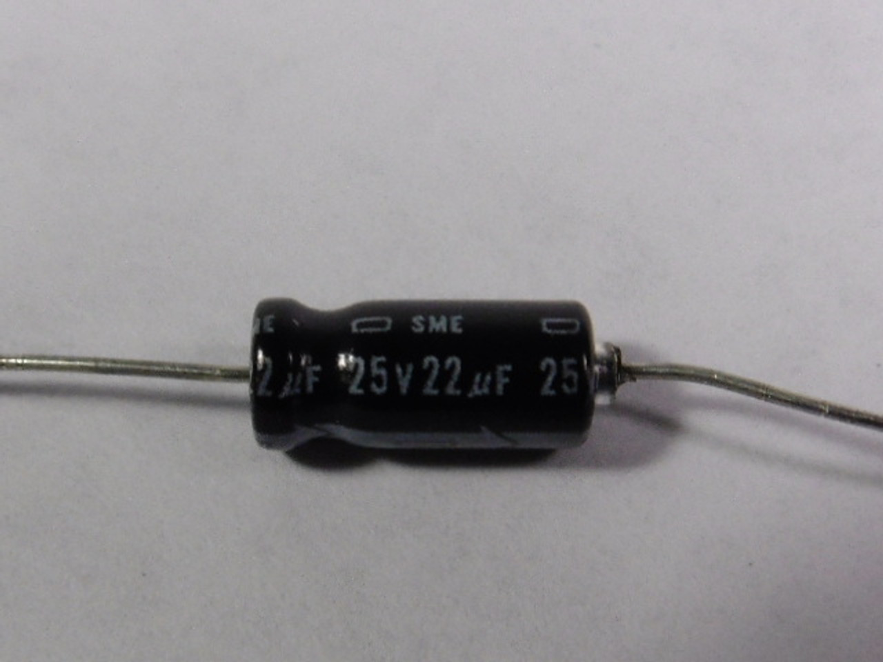 SME SME25T22RM5X12LL Axial Electrolytic Capacitor 25V 22UF USED