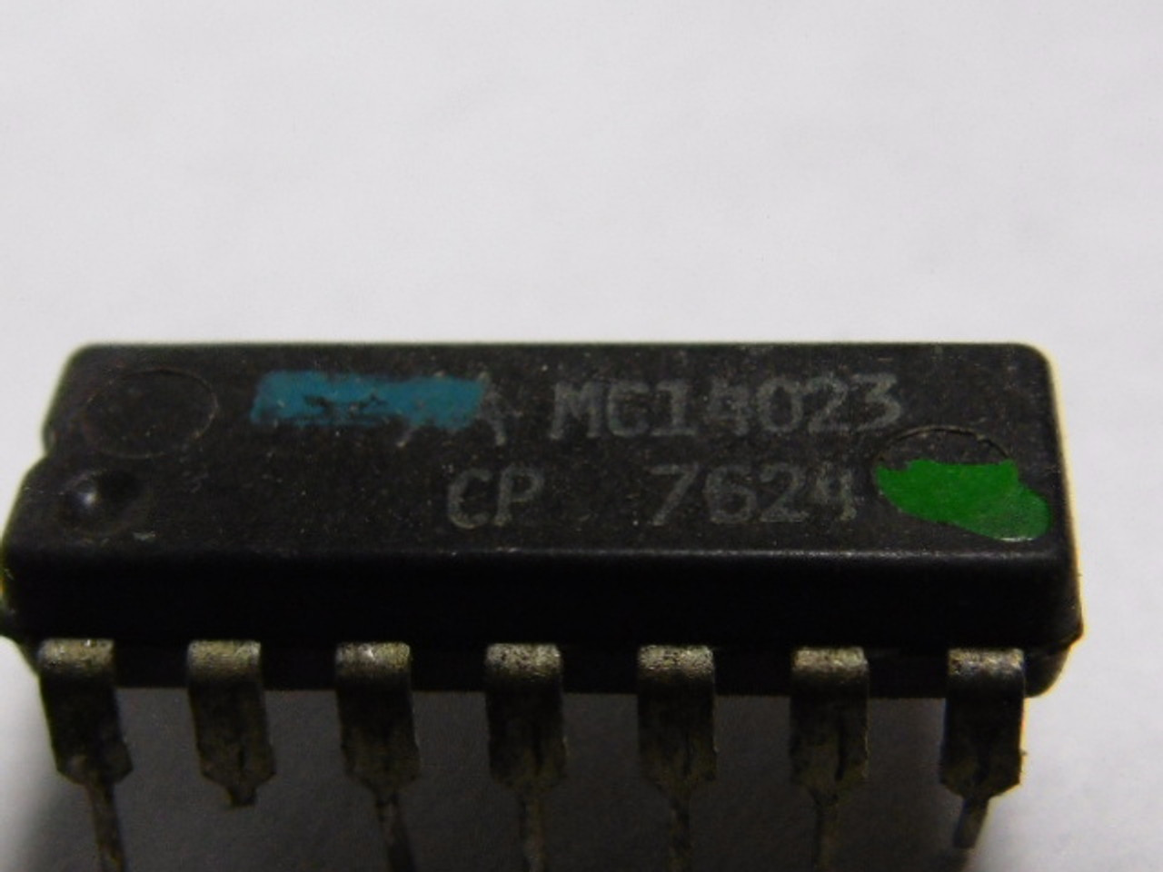 Motorola MC14023 Integrated Circuit 14-Pin USED