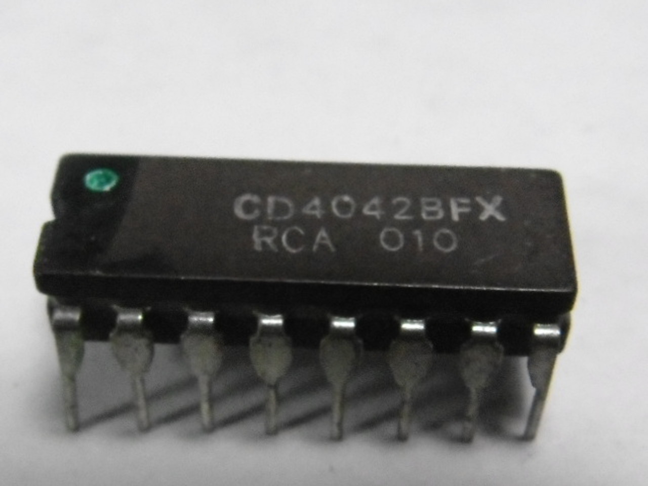 RCA CD4042BFX Integrated Circuit 16-Pin USED