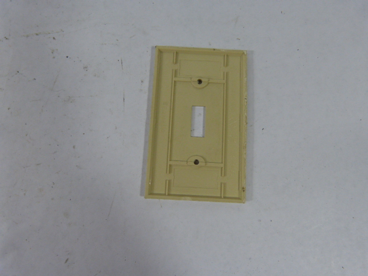 Leviton 020-86001 Ivory Switch Wall Cover  USED