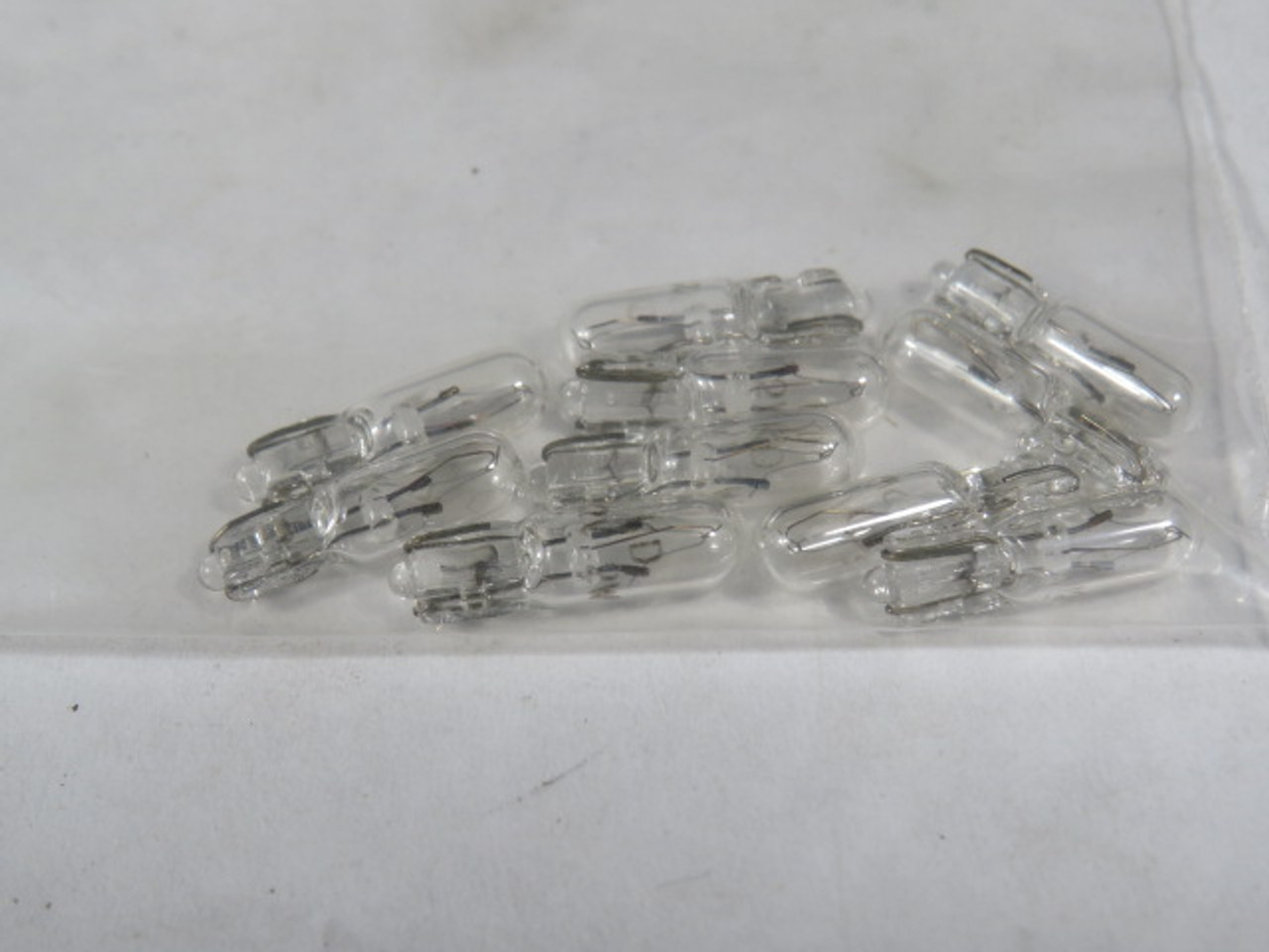 Stanpro 73 Miniature Bulb Glass Wedge Base 14V 0.08A 1.12W 10-Pack ! NEW !