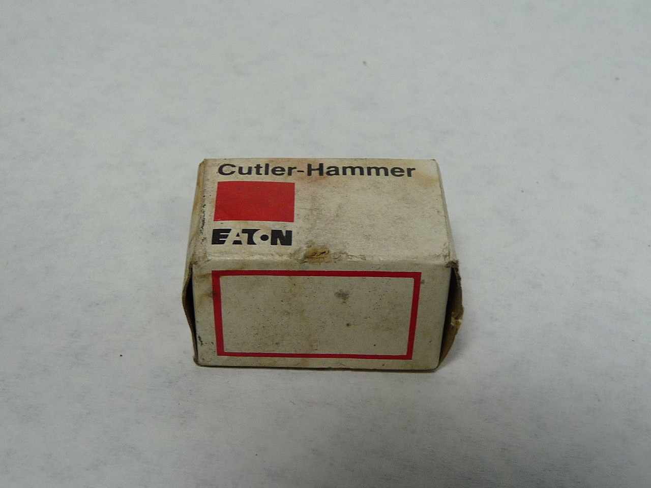 Cutler Hammer 28-2225-24 Bayonet Bulb 2.2W 110V ! NEW !