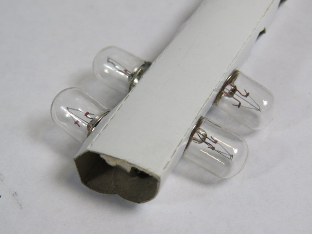 Standard 1816 Miniature Bulb BA9S Base 13V 0.33A 4.29W Lot of 4 ! NEW !