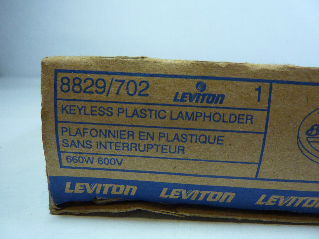 Leviton 8829-702 Keyless Lampholder 660V ! NEW !