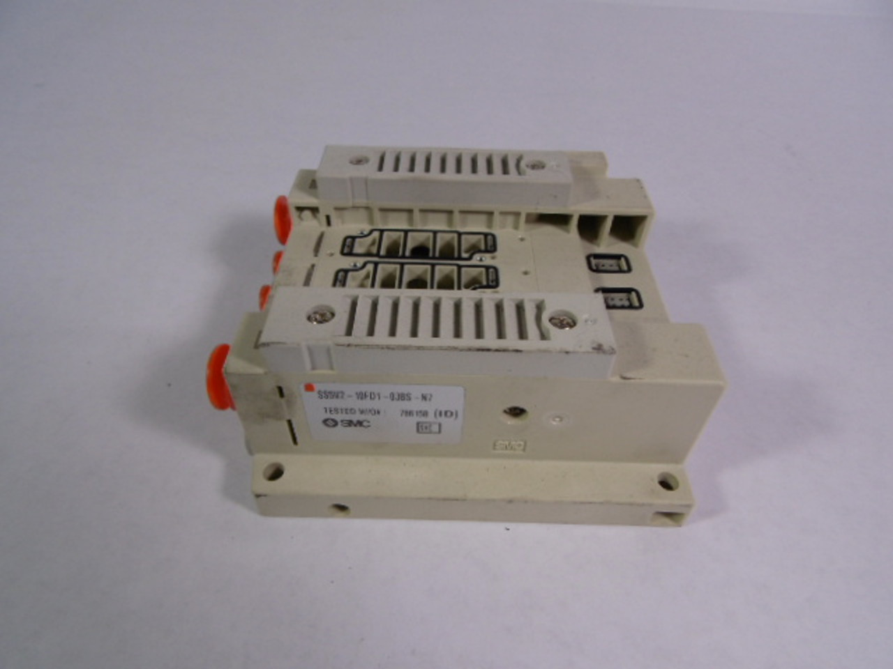 SMC SS5V2-10FD1-03BS-N7 Plug-In Manifold USED