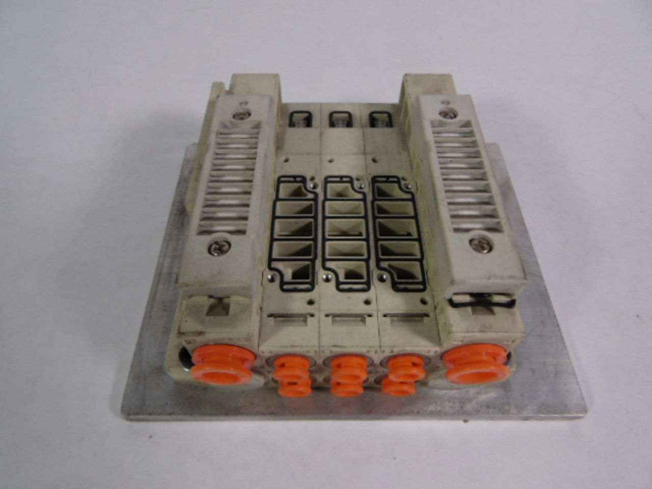 SMC SS5V2-10FD1-03BS-C6 Plug-in Manifold USED