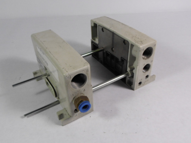 SMC HHB101301 Assembly End Brackets 4-Station USED