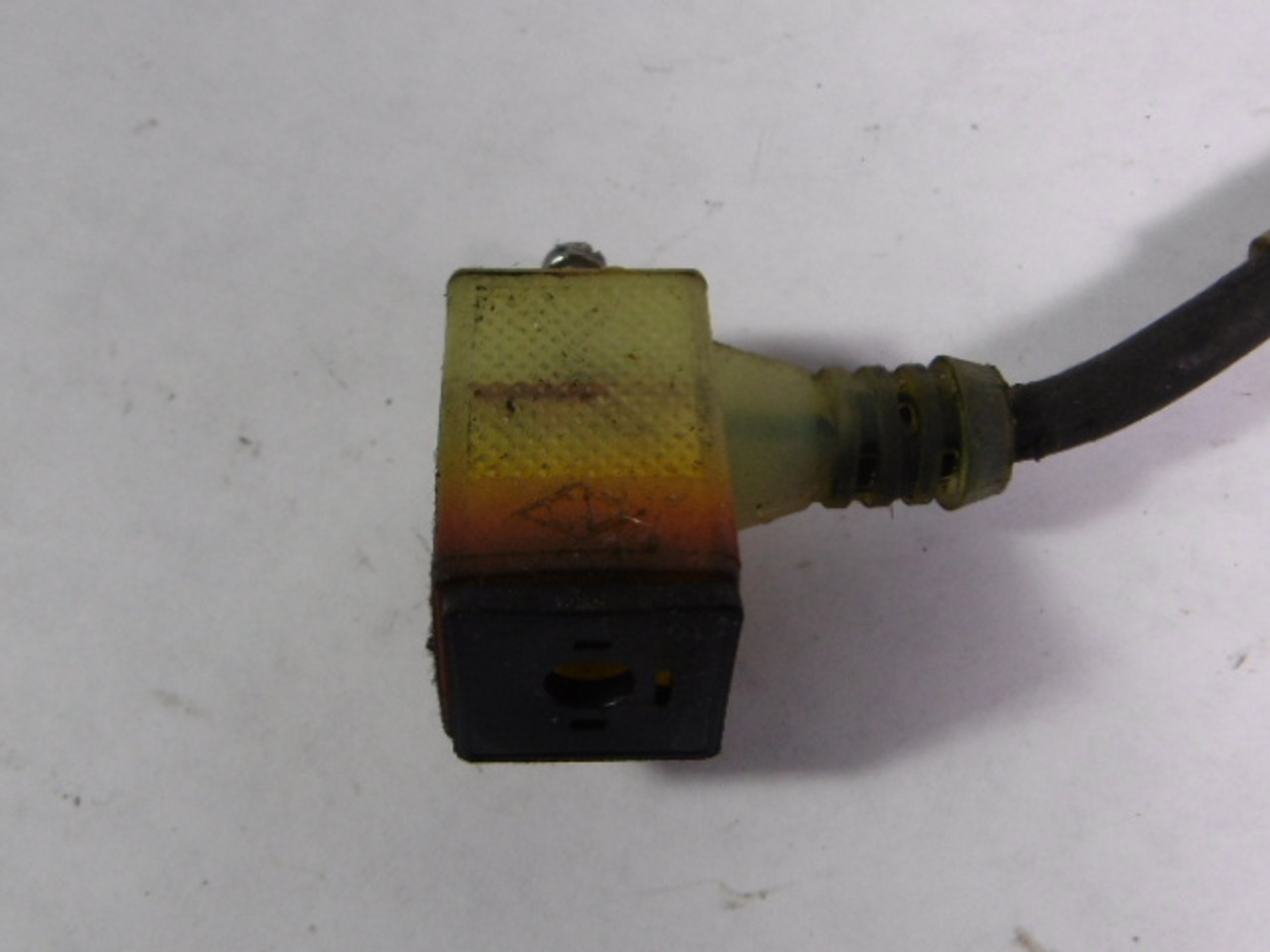 Canfield MOV Solenoid Valve Connector 24V AC/DC USED