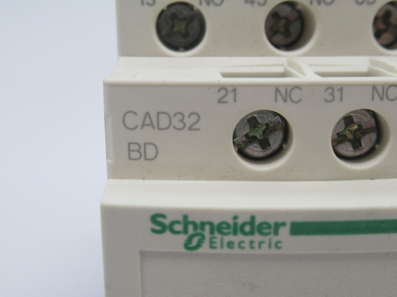 Schneider Electric CAD32BD Control Relay 24VDC 10A 690V 3NO 2NC BOX DMG NEW