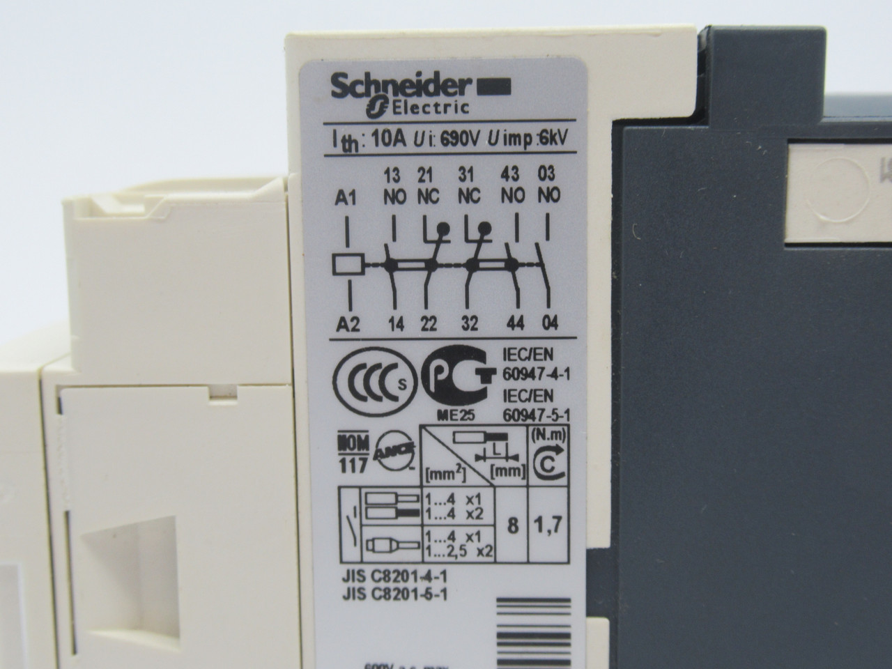 Schneider Electric CAD32BD Control Relay 24VDC 10A 690V 3NO 2NC BOX DMG NEW