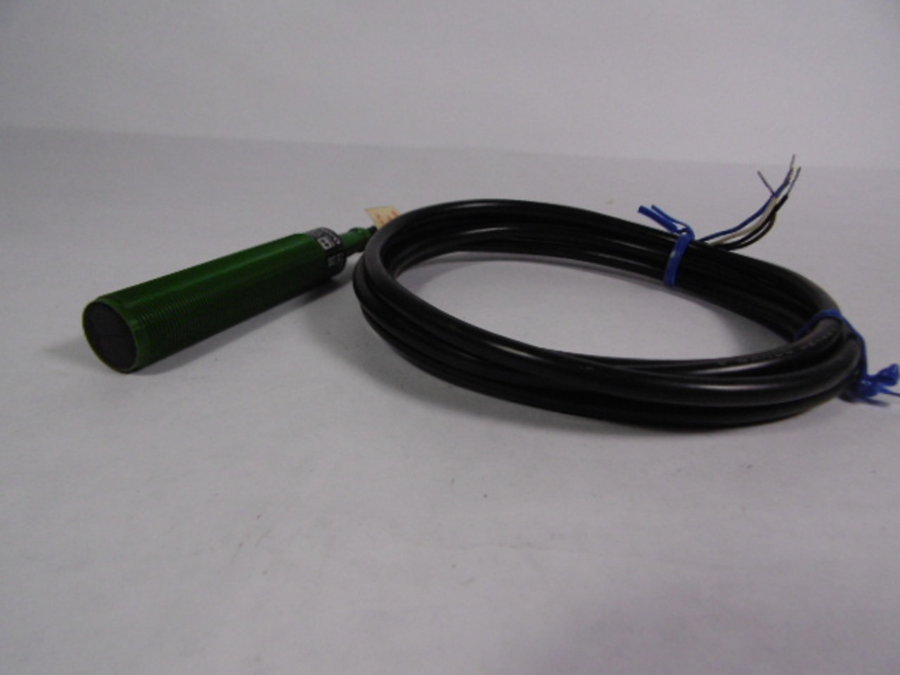 SUNX CY-D100D Photoelectric Sensor 10-30VDC *No Locknuts* USED
