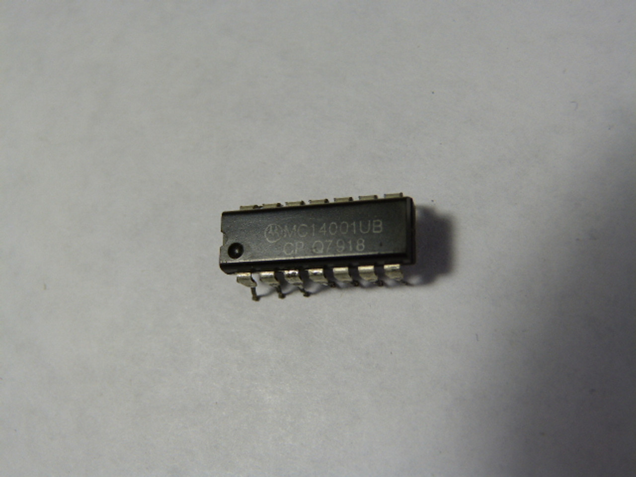 Motorola MC14001UB Integrated Circuit Chip 14DIP NOR Gate 4Ch 2In USED
